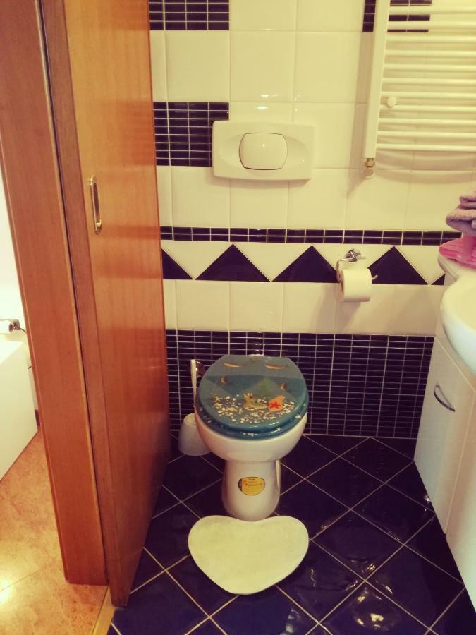 Room Kris With Private Entrance & Private Bathroom Vilanija 外观 照片
