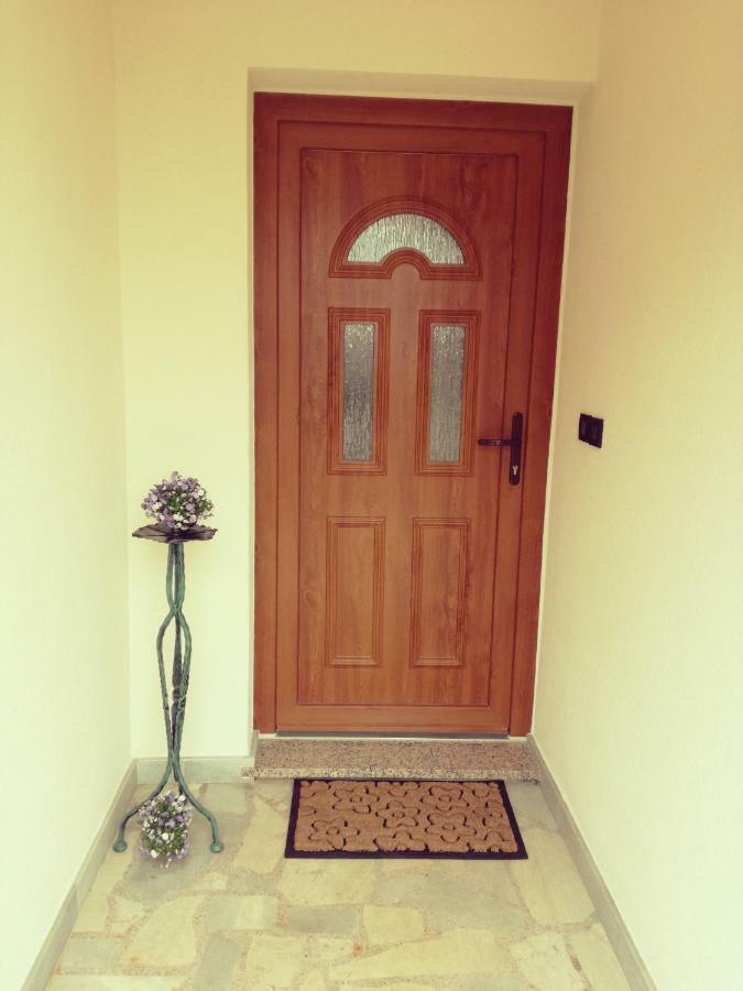 Room Kris With Private Entrance & Private Bathroom Vilanija 外观 照片