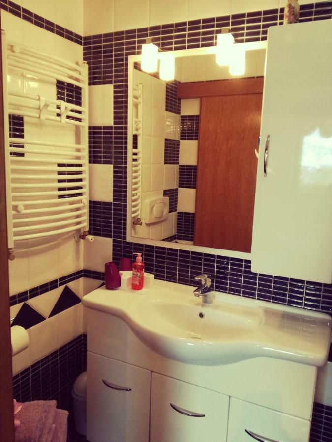 Room Kris With Private Entrance & Private Bathroom Vilanija 外观 照片