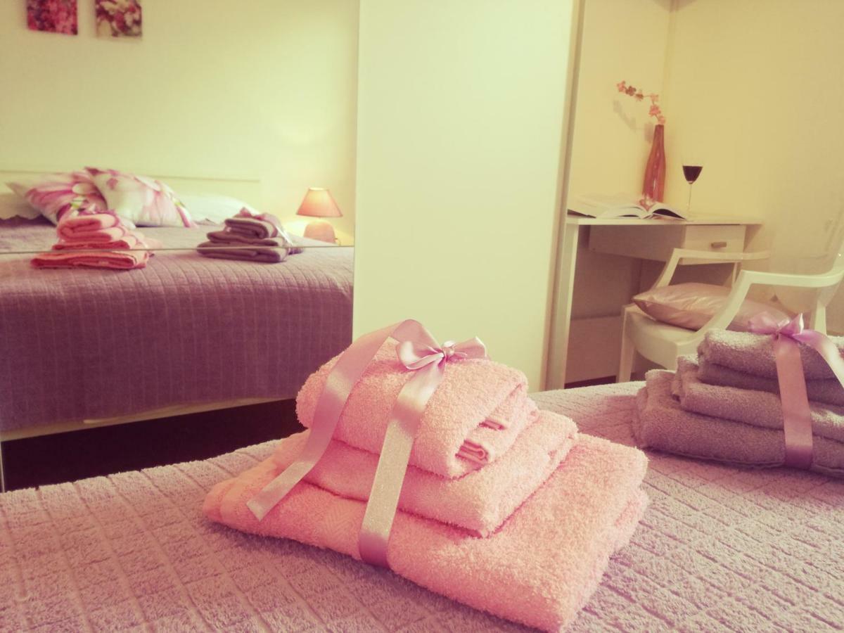 Room Kris With Private Entrance & Private Bathroom Vilanija 外观 照片