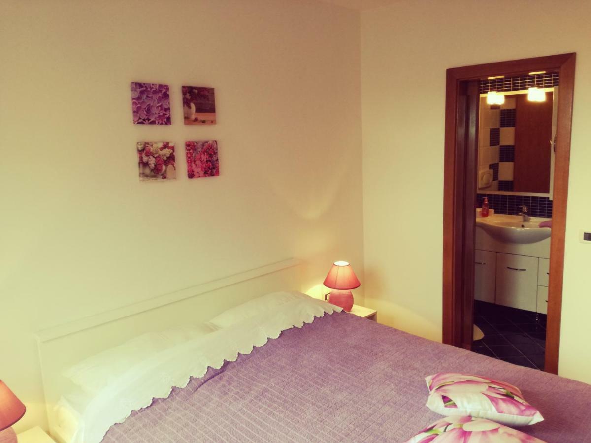 Room Kris With Private Entrance & Private Bathroom Vilanija 外观 照片