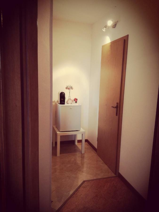 Room Kris With Private Entrance & Private Bathroom Vilanija 外观 照片