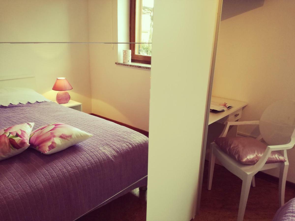 Room Kris With Private Entrance & Private Bathroom Vilanija 外观 照片