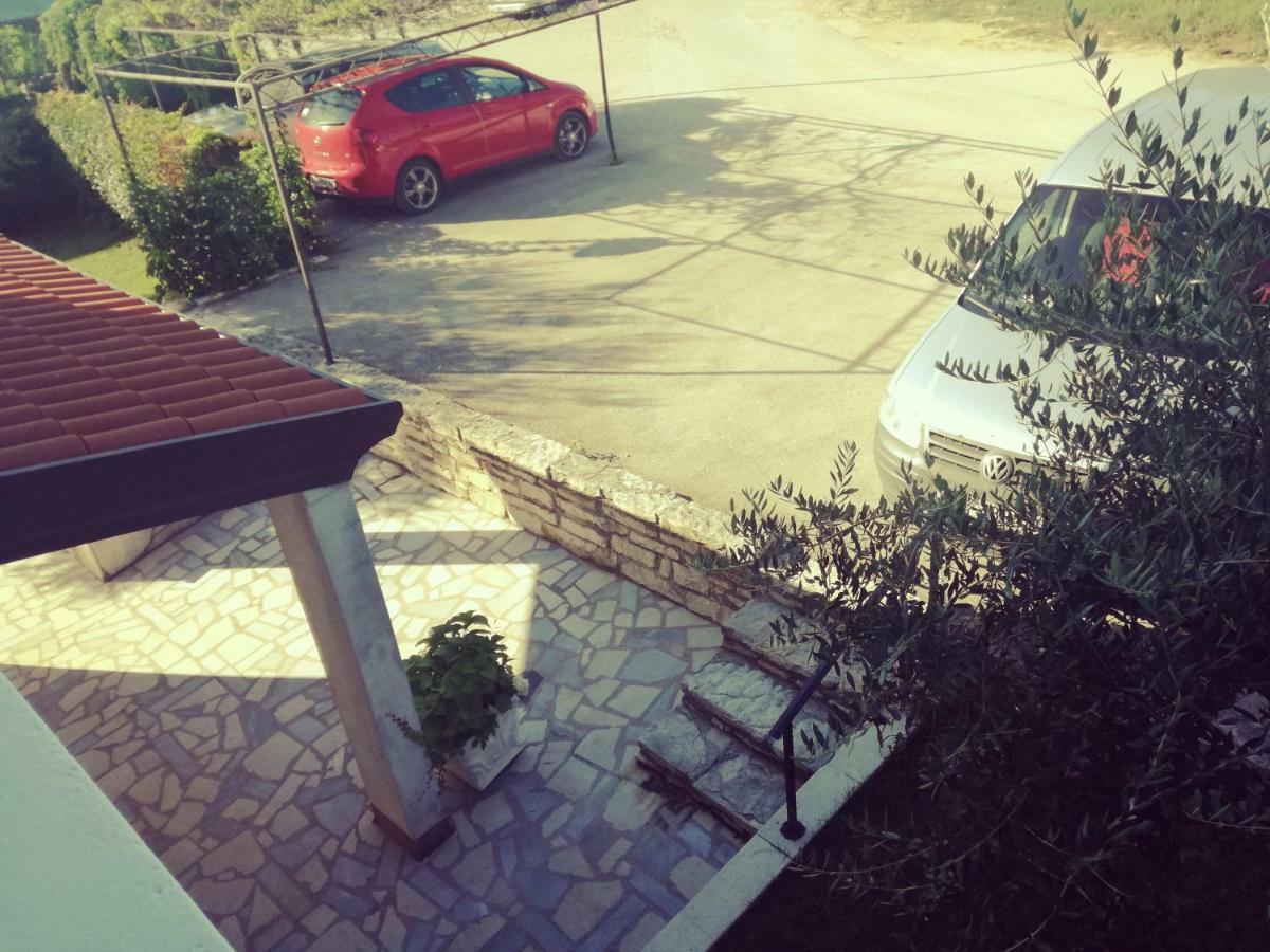 Room Kris With Private Entrance & Private Bathroom Vilanija 外观 照片