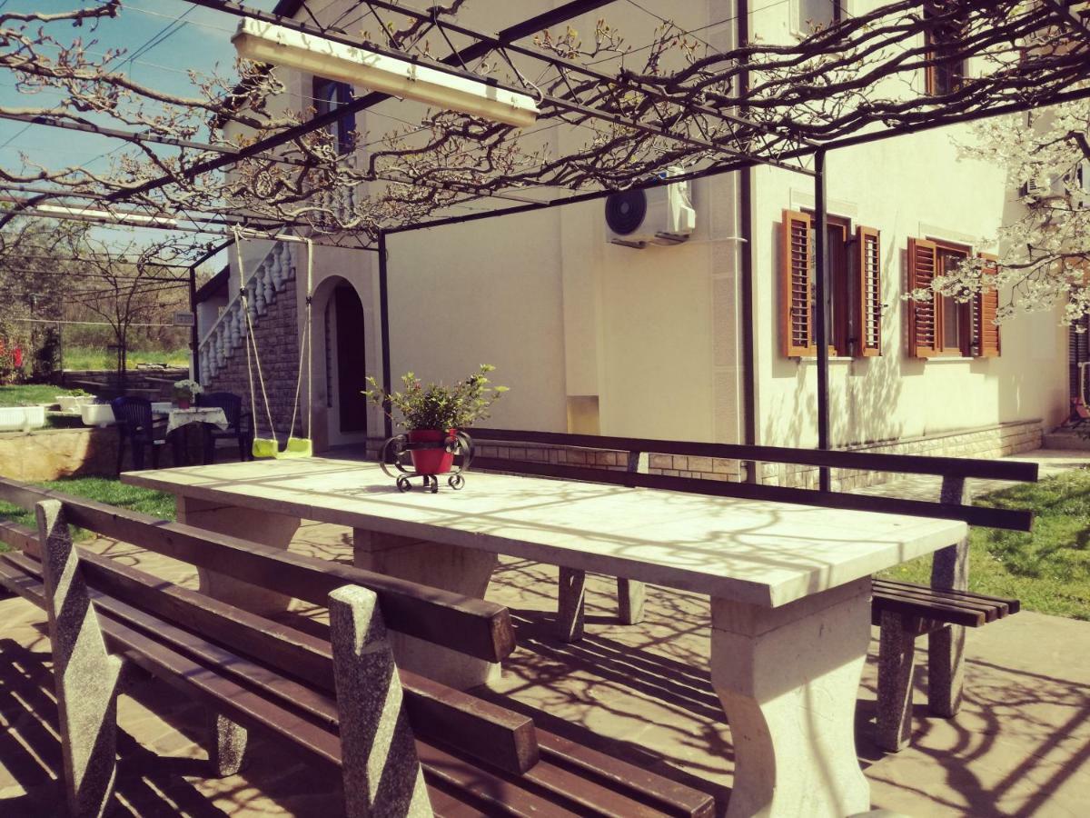 Room Kris With Private Entrance & Private Bathroom Vilanija 外观 照片